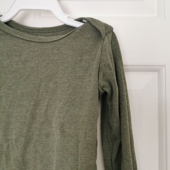 5/$10 Carter's long sleeve onesie size 24 m - Picture 2 of 4